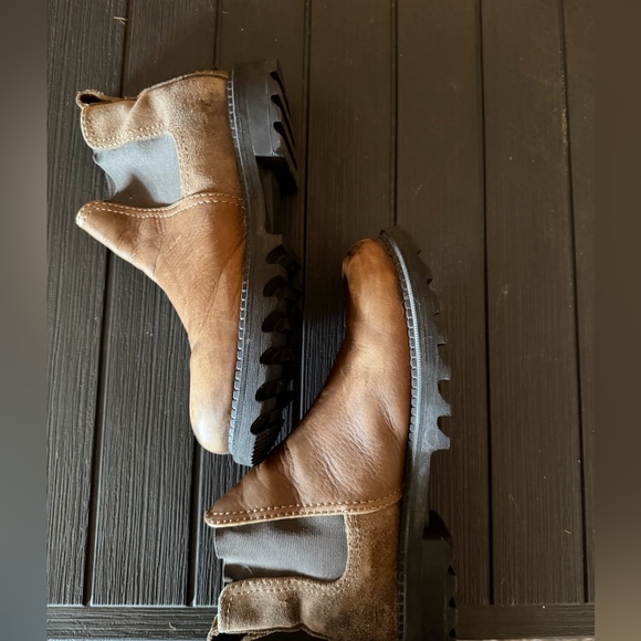 Sorel Tan Leather Boots with Black Soles - Picture 6 of 7